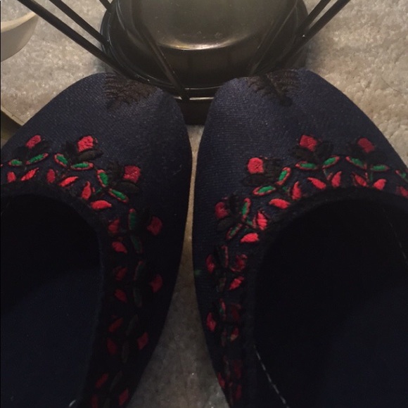 Handmade Denim rose embroidery flats shoes 8 jutti - Picture 5 of 12